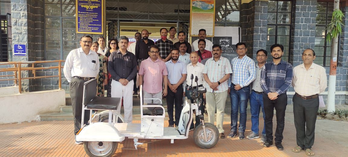 /files/Inaguartion_of_e-Rikshaw_from_JNV_Pune_Manufactured_under_Automotive_Skill_Course.jpeg