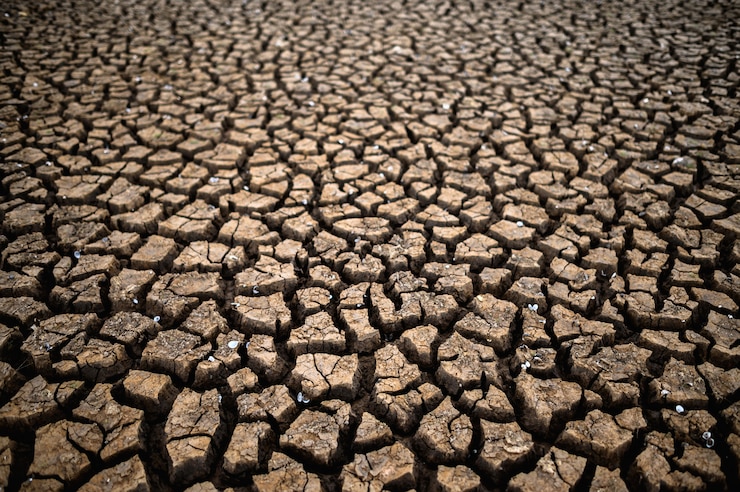 /files/arid-land-with-dry-cracked-ground-global-warming_1150-16308.jpg